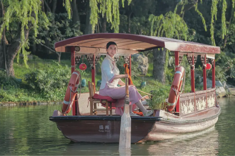 From tour guide to helm: Xu Shunmei rows her way to a 100 million-yuan enterprise